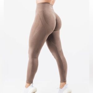 Alphalete Amplify Contour size S colour Sand